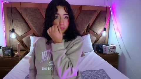 Snapshot of bella_swwan_ chatting on 04/29/26, 02:21 Bella Swwan online show from 04/29/26, 02:21