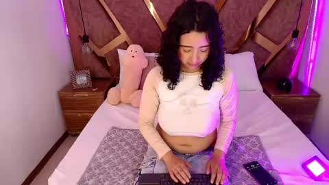 Snapshot of bella_swwan_ chatting on 05/24/26, 02:44 Bella Swwan online show from 05/24/26, 02:44