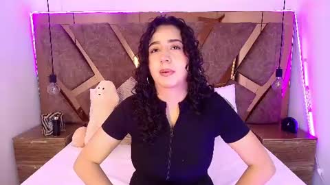 Bella Swwan  online show from 06/21/26, 06:32