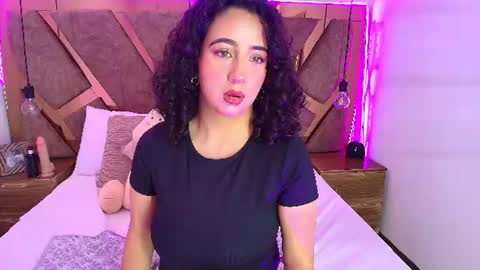Bella Swwan  online show from 07/08/26, 03:05