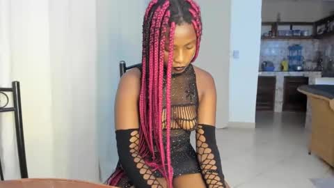 Snapshot of bella_thequeen chatting on 02/04/25, 05:55 Bella sweetpea online show from 02/04/25, 05:55