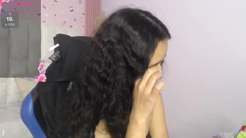 Snapshot of bella_vibes_s chatting on 11/14/25, 09:08 Bella online show from 11/14/25, 09:08