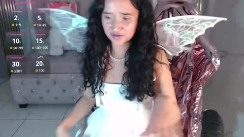 Snapshot of bella_vibes_s chatting on 12/03/25, 08:40 Bella online show from 12/03/25, 08:40