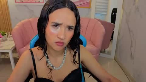 Snapshot of bella_vibes_s chatting on 06/10/26, 02:23 Bella online show from 06/10/26, 02:23