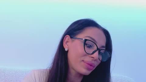 Snapshot of bella_vixen_ chatting on 10/20/25, 07:58 Bella online show from 10/20/25, 07:58