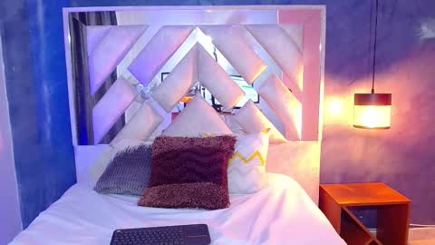 bella_volup online show from 12/03/25, 05:11