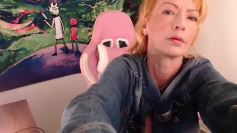 bella_volup online show from 02/15/26, 05:31