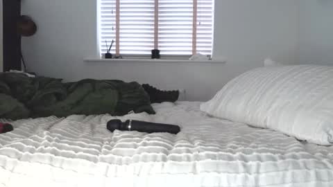 Snapshot of bellablackuk chatting on 12/15/25, 10:52 Bella Black online show from 12/15/25, 10:52