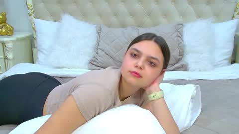 BellaBoolman online show from 02/05/25, 03:34