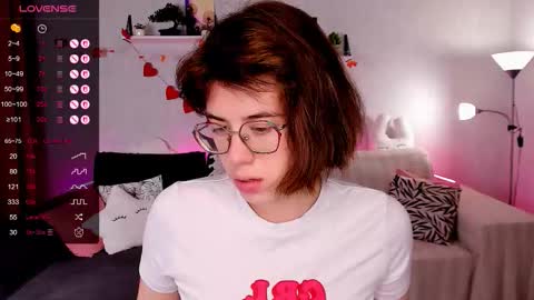 Snapshot of bellacaress chatting on 11/29/25, 02:36 hello guys im Bella online show from 11/29/25, 02:36