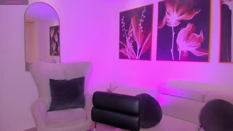 Snapshot of bellacarteer_ chatting on 01/31/25, 12:18  Bella C  online show from 01/31/25, 12:18