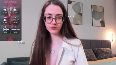 Snapshot of bellacatlovesmeat chatting on 10/23/25, 06:28 BellaCatLovesMeat online show from 10/23/25, 06:28