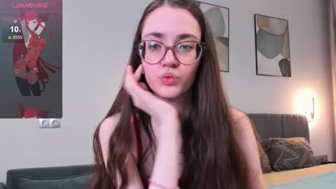 Snapshot of bellacatlovesmeat chatting on 10/25/25, 06:35 BellaCatLovesMeat online show from 10/25/25, 06:35