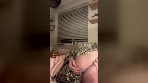 Snapshot of bellacherrybomb chatting on 03/29/26, 09:04 bellacherrybomb online show from 03/29/26, 09:04