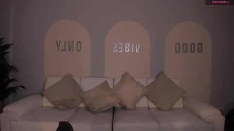 Bella online show from 11/18/25, 03:45