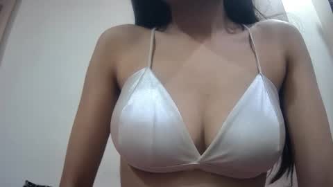 bellacrystall online show from 01/25/25, 02:25