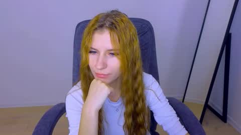 Snapshot of bellafoxi chatting on 10/23/25, 11:42 BellaFoxi online show from 10/23/25, 11:42