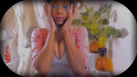 Snapshot of bellahproudly chatting on 10/19/25, 07:09 Bellah online show from 10/19/25, 07:09