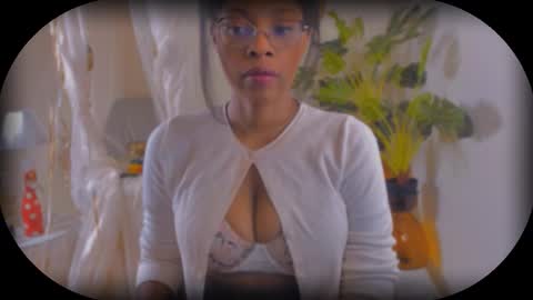 Snapshot of bellahproudly chatting on 10/23/25, 09:19 Bellah online show from 10/23/25, 09:19