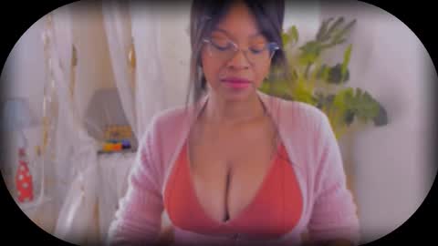 Snapshot of bellahproudly chatting on 12/17/25, 01:33 Bellah online show from 12/17/25, 01:33