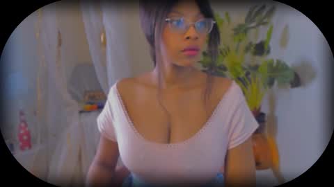 Snapshot of bellahproudly chatting on 12/23/25, 04:32 Bellah online show from 12/23/25, 04:32