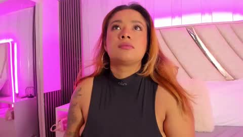 bellalumi online show from 09/18/25, 11:45