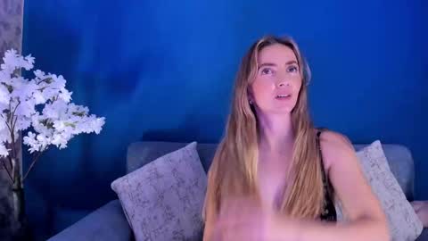 Snapshot of bellamariex chatting on 10/03/25, 11:35 Bella Marie online show from 10/03/25, 11:35