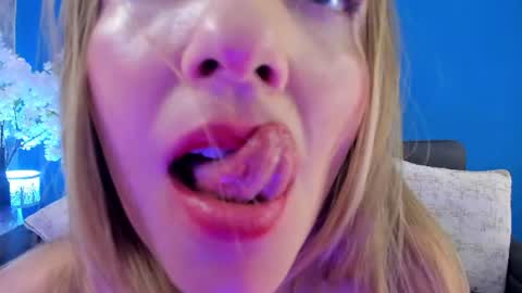 Snapshot of bellamariex chatting on 07/11/26, 05:59 Bella Marie online show from 07/11/26, 05:59