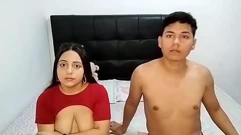 Snapshot of bellami_2508 chatting on 02/14/25, 04:47 Paola 22 and Andres 24 online show from 02/14/25, 04:47