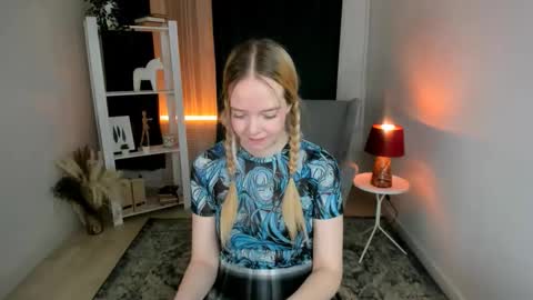 Snapshot of bellamontgomery chatting on 12/14/25, 10:25 Bella online show from 12/14/25, 10:25