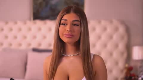 Bella online show from 04/11/26, 06:23