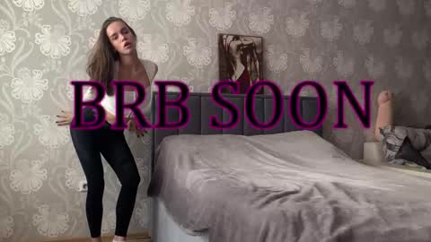 bellaparker_ online show from 10/13/25, 10:37