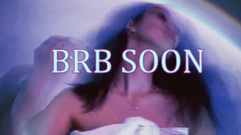 bellaparker_ online show from 11/25/25, 09:53