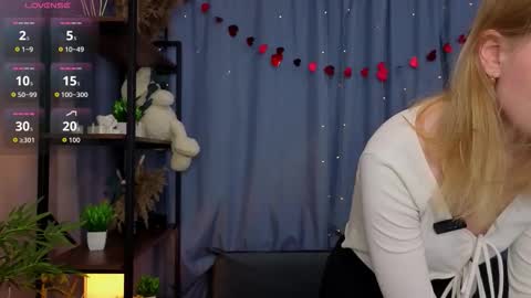 Lana but not DelRay online show from 02/21/26, 11:22