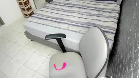 Snapshot of bellaprettty chatting on 11/05/25, 02:50 Bella Angelycal online show from 11/05/25, 02:50