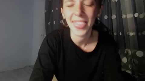 Snapshot of bellaqueen0701 chatting on 02/07/25, 06:56 bellaqueen0701 online show from 02/07/25, 06:56