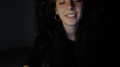 Snapshot of bellaqueen0701 chatting on 02/08/25, 02:04 bellaqueen0701 online show from 02/08/25, 02:04