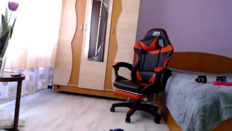 Snapshot of bellaqueen0701 chatting on 03/10/25, 07:32 bellaqueen0701 online show from 03/10/25, 07:32