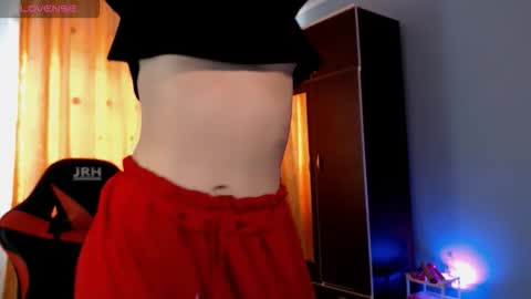 Snapshot of bellaqueen0701 chatting on 10/09/25, 05:16 bellaqueen0701 online show from 10/09/25, 05:16