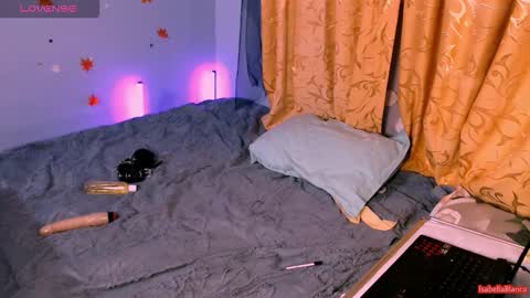 Snapshot of bellaqueen0701 chatting on 11/05/25, 09:26 bellaqueen0701 online show from 11/05/25, 09:26