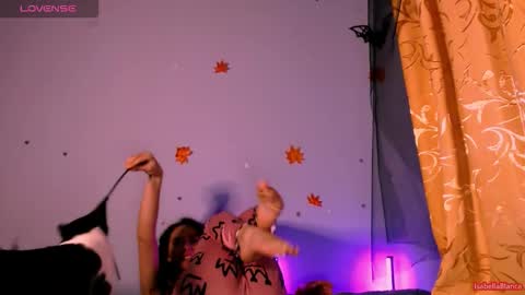 Snapshot of bellaqueen0701 chatting on 11/06/25, 06:53 bellaqueen0701 online show from 11/06/25, 06:53