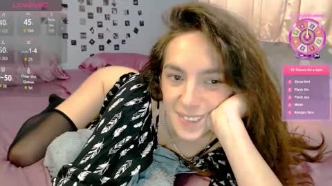 Snapshot of bellaqueen0701 chatting on 11/29/25, 01:47 bellaqueen0701 online show from 11/29/25, 01:47