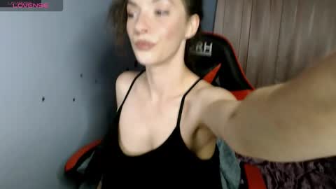 Snapshot of bellaqueen0701 chatting on 12/14/25, 09:19 bellaqueen0701 online show from 12/14/25, 09:19