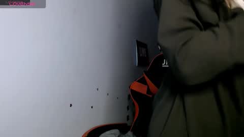 Snapshot of bellaqueen0701 chatting on 12/15/25, 10:58 bellaqueen0701 online show from 12/15/25, 10:58