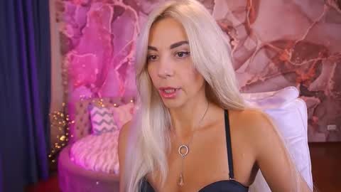 Snapshot of bellarayyy chatting on 10/26/25, 02:01 Bella online show from 10/26/25, 02:01