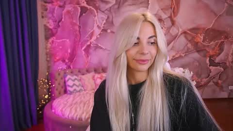 Snapshot of bellarayyy chatting on 10/27/25, 02:04 Bella online show from 10/27/25, 02:04