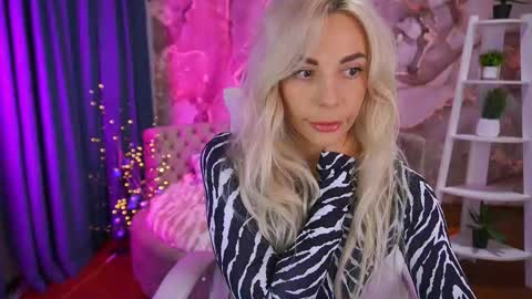 Snapshot of bellarayyy chatting on 11/02/25, 01:57 Bella online show from 11/02/25, 01:57