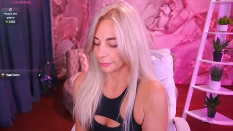 Snapshot of bellarayyy chatting on 11/12/25, 10:30 Bella online show from 11/12/25, 10:30