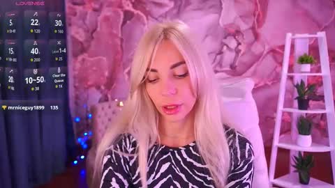 Snapshot of bellarayyy chatting on 11/15/25, 05:05 Bella online show from 11/15/25, 05:05