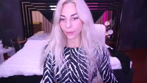 Snapshot of bellarayyy chatting on 11/23/25, 09:03 Bella online show from 11/23/25, 09:03